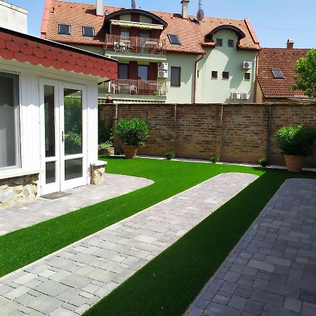 Zoli Apartmanok-Zoli Koelcsey 19 Villa Hajdúszoboszló المظهر الخارجي الصورة